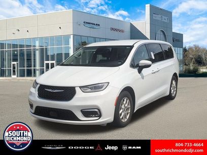 Used 2023 Chrysler Pacifica Touring-L