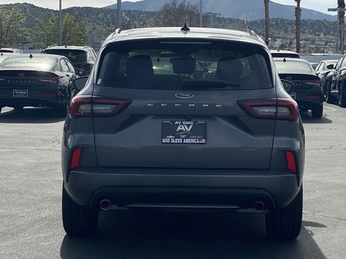 Used 2023 Ford Escape ST-Line FWD image 14