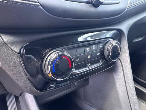 Used 2023 Buick Encore GX Preferred w/ Cold Weather Comfort Package FWD image 28