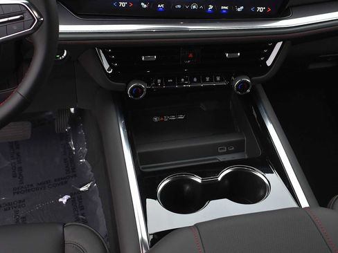 New 2026 Chevrolet Suburban RST image 16