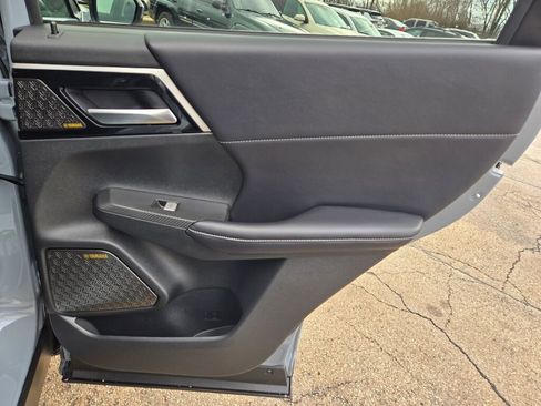 New 2026 Mitsubishi Outlander SE image 9