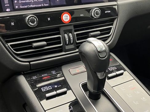 Used 2022 Porsche Macan image 15