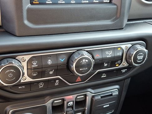 Used 2023 Jeep Wrangler Unlimited Sport AWD/4WD image 17