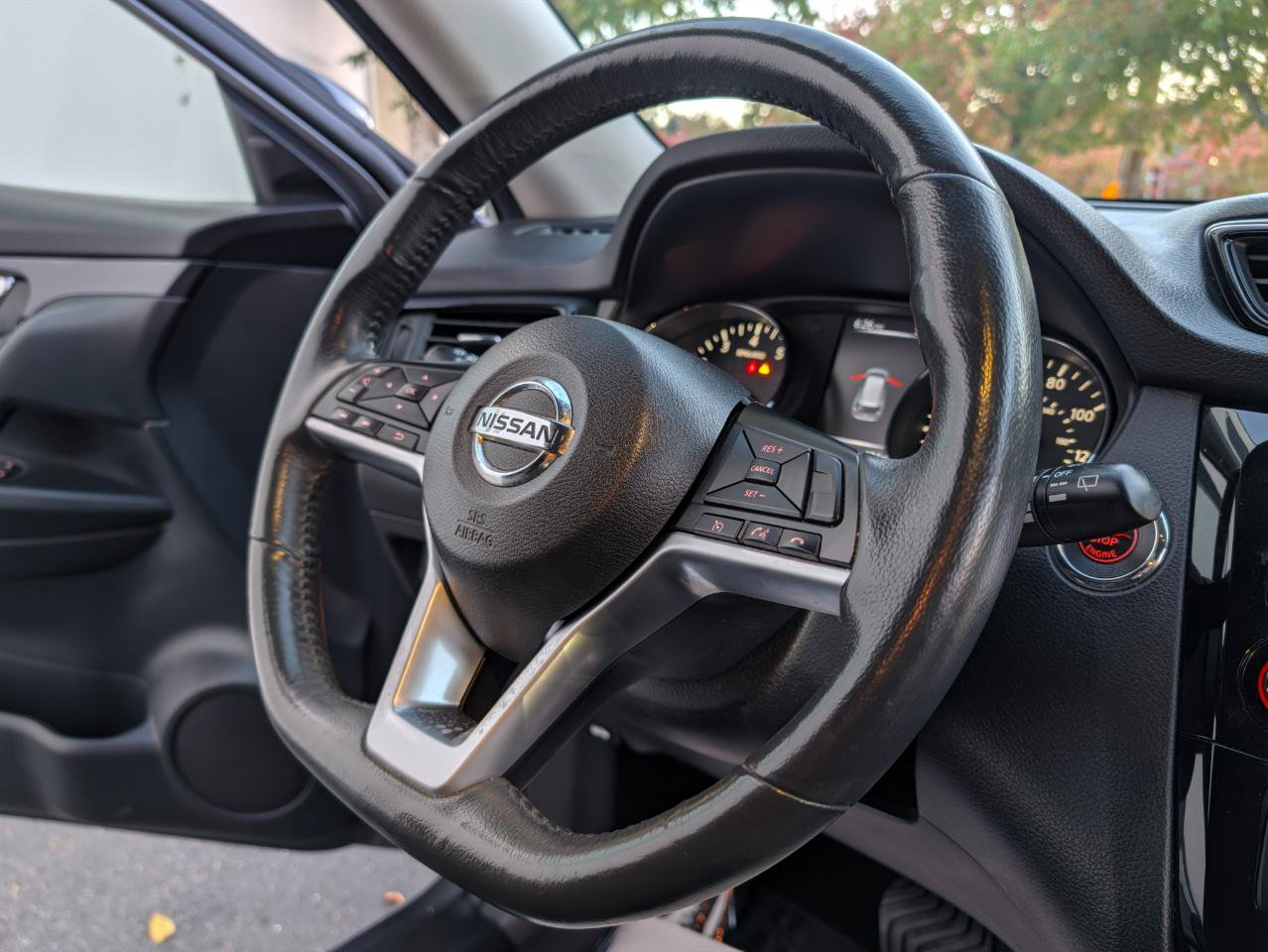 Used 2017 Nissan Rogue SV w/ SV Premium Package AWD/4WD image 14