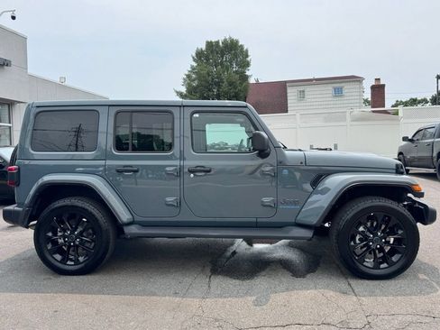 Used 2025 Jeep Wrangler Unlimited Sahara AWD/4WD image 8