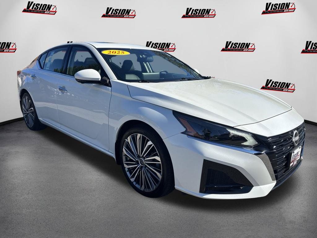 Certified 2025 Nissan Altima 2.5 SL FWD image 3