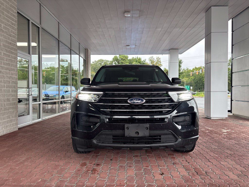 Used 2022 Ford Explorer XLT w/ Class IV Trailer Tow Package AWD/4WD image 2