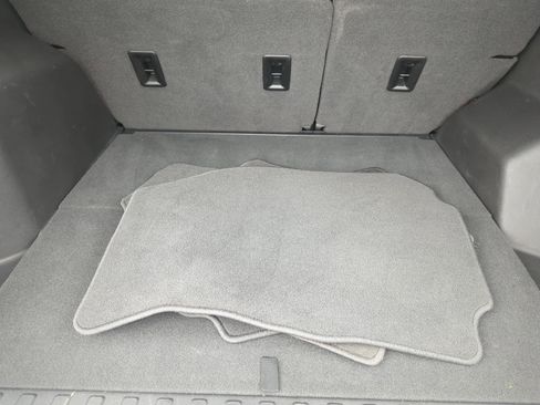 Used 2020 Chevrolet Equinox Premier image 33