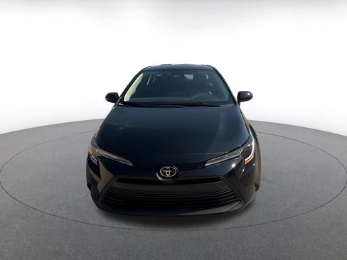 Used 2025 Toyota Corolla LE FWD image 4