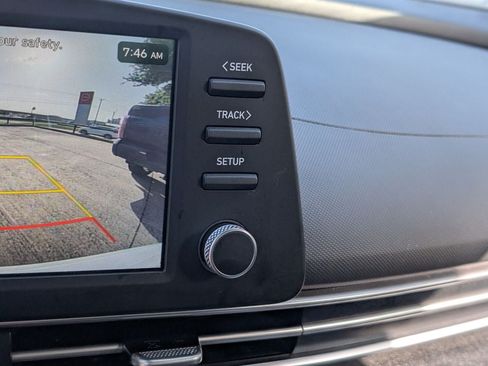 Used 2025 Hyundai Elantra Hybrid FWD image 16