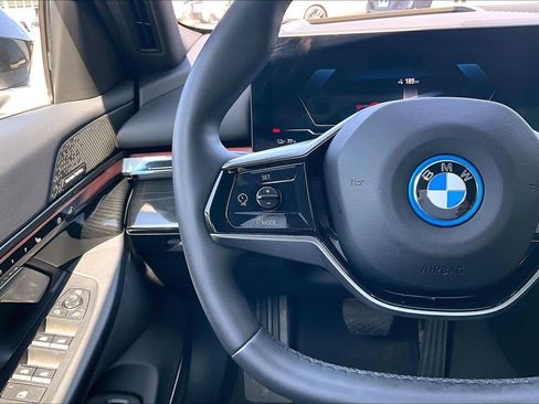 Used 2024 BMW i5 eDrive40i RWD image 25