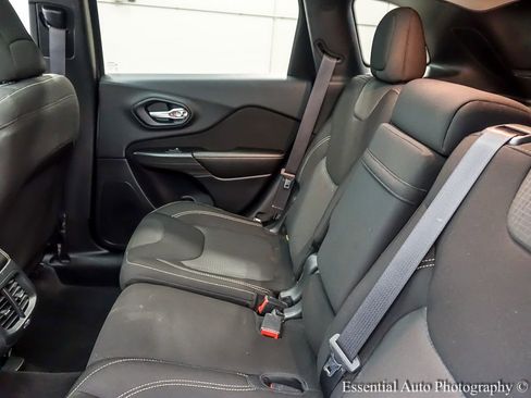 Used 2016 Jeep Cherokee Latitude w/ Comfort/Convenience Group image 14