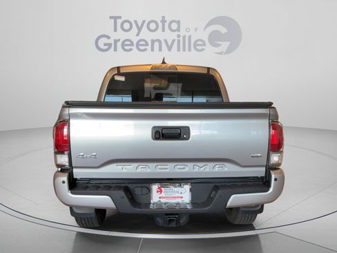 Used 2022 Toyota Tacoma Limited AWD/4WD image 5