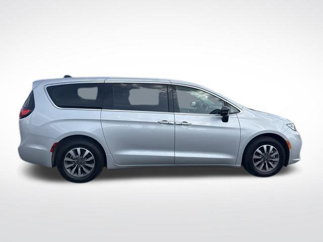 Used 2024 Chrysler Pacifica Limited FWD image 6