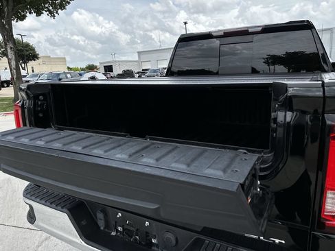 Used 2021 GMC Sierra 1500 SLT AWD/4WD image 32