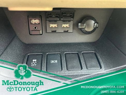 Used 2019 Toyota Highlander XLE FWD image 19