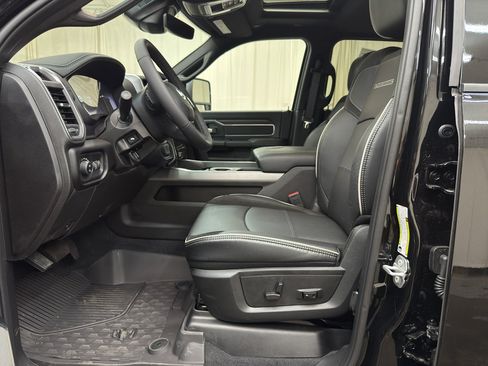 New 2025 RAM 2500 Laramie AWD/4WD image 13
