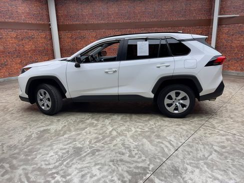 Used 2020 Toyota RAV4 LE image 2