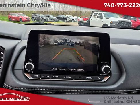 Used 2024 Nissan Rogue SV FWD image 18