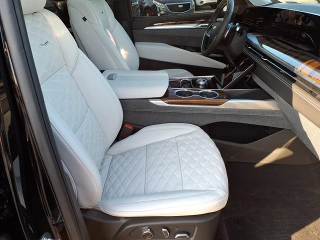 Certified 2026 Cadillac Escalade Platinum Sport w/ LPO, ONYX Package AWD/4WD image 25