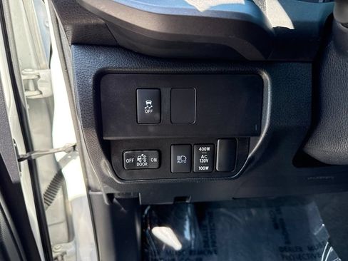 Used 2020 Toyota Tacoma TRD Off-Road w/ TRD Premium Off Road Package AWD/4WD image 6