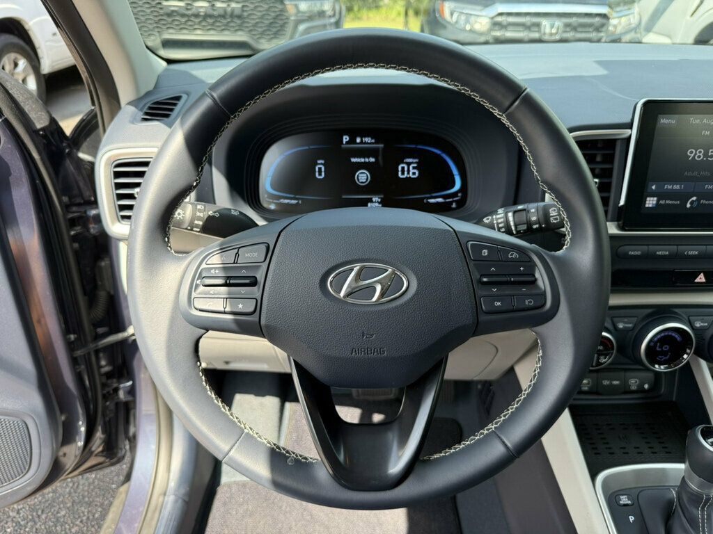 Used 2026 Hyundai Venue SEL FWD image 5