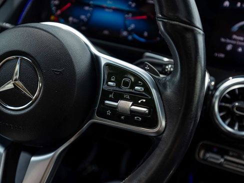 Used 2023 Mercedes-Benz GLB 250 4MATIC w/ Premium Package image 23