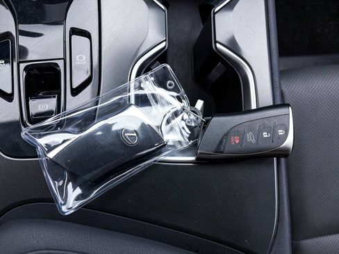 Used 2023 Lexus RZ 450e Premium w/ Technology Package AWD/4WD image 31