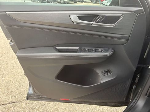 Used 2025 Volkswagen Atlas Cross Sport SE image 18