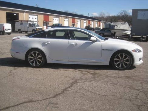 Used 2017 Jaguar XJ AWD/4WD image 4