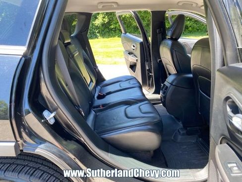 Used 2019 Jeep Cherokee Limited w/ Technology Group AWD/4WD image 33