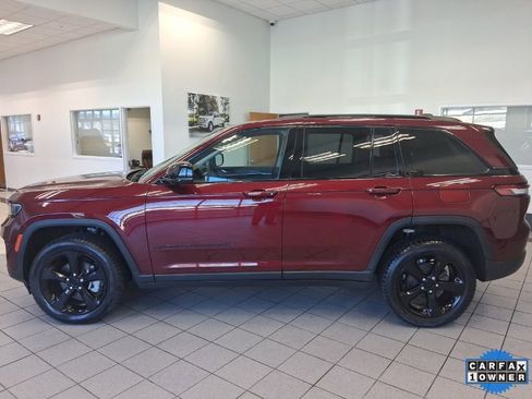 Used 2023 Jeep Grand Cherokee Limited w/ Black Appearance Package image 6