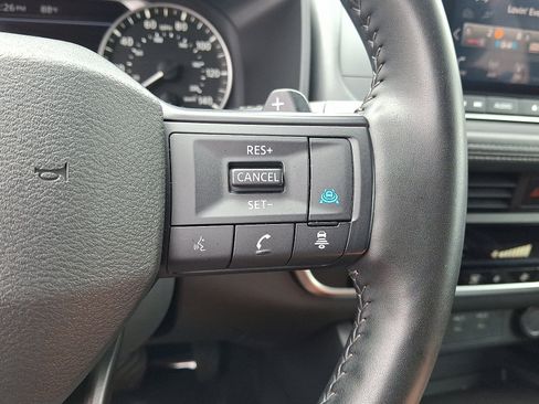 Used 2025 Nissan Rogue SV AWD/4WD image 20