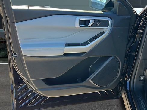 Used 2023 Ford Explorer XLT w/ Equipment Group 202A image 8