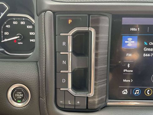 Used 2021 GMC Yukon Denali w/ Denali Premium Package AWD/4WD image 17