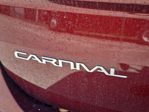 Used 2024 Kia Carnival LX FWD image 10