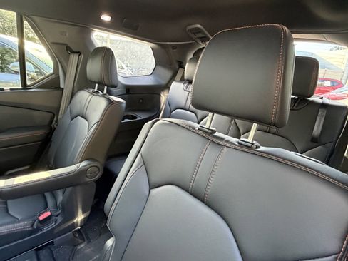 Used 2025 Honda Pilot TrailSport image 32