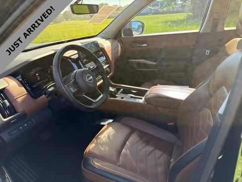 Certified 2025 Nissan Pathfinder Platinum w/ Cargo Package FWD image 11
