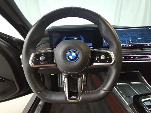 Used 2023 BMW i7 xDrive60 AWD/4WD image 3