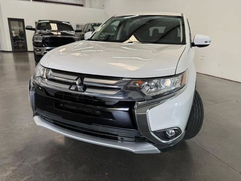 Used 2018 Mitsubishi Outlander SEL image 27