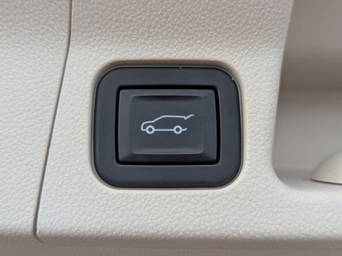 Certified 2023 GMC Acadia Denali w/ Denali Technology Package image 6