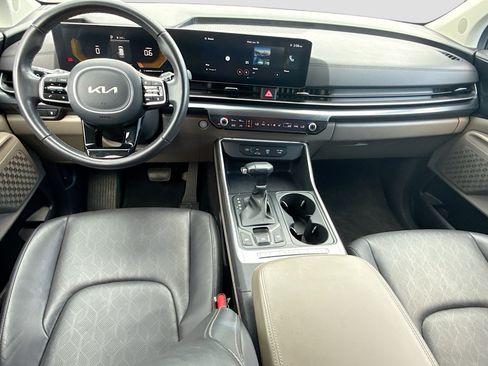 Used 2025 Kia Carnival FWD image 14