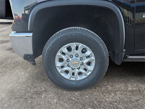 Used 2024 Chevrolet Silverado 2500 LTZ w/ LTZ Plus Package image 9