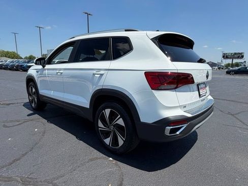 Certified 2024 Volkswagen Taos SE w/ Panoramic Sunroof Package AWD/4WD image 5