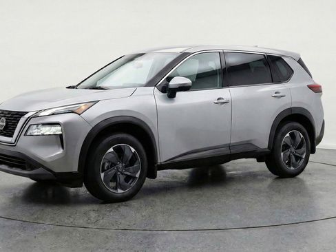 Used 2025 Nissan Rogue SV AWD/4WD image 3