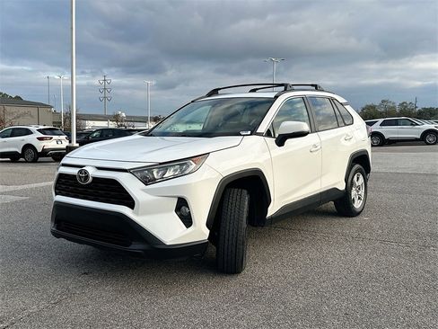 Used 2021 Toyota RAV4 XLE w/ Convenience Package image 2