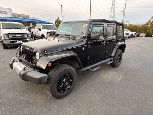 Used 2013 Jeep Wrangler Unlimited Sahara w/ Connectivity Group AWD/4WD image 13