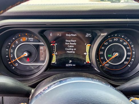 Used 2025 Jeep Wrangler Sahara image 22