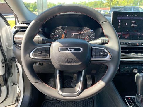 Used 2022 Jeep Compass Trailhawk AWD/4WD image 11