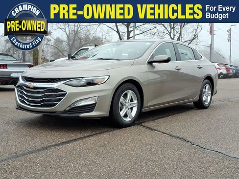 Used 2024 Chevrolet Malibu LT image 1